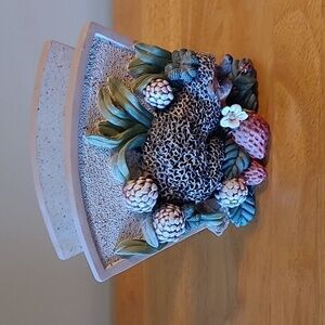 BRAMBLE AND CLOVER Vintage Hedgehog and Strawberries 3D Resin Napkin Holder